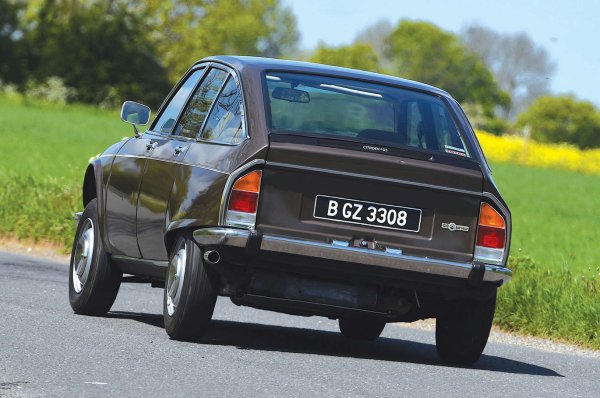 Citro&euml;n GS от 1970 г. беше още по-вероятен кандидат за пет врати/сгъваеми седалки от DS и CX, тъй като беше по-малък и семеен автомобил. Но също и по-висок клас от двуцилиндровите Ami и Dyane. Последният стана хечбек, за да е конкуренция с Renault 4.

Като се има предвид цялостната изтънченост на този седан с четирицилиндров двигател, самонивелиращо се окачване и аеродинамична форма, лесно може да се прости пропуска. Купуваше се добре до 1979 г. с представянето на второто поколение GSA с пет врати. За времето си  Citro&euml;n GS беше най-аеродинамичният автомобил в своя клас.